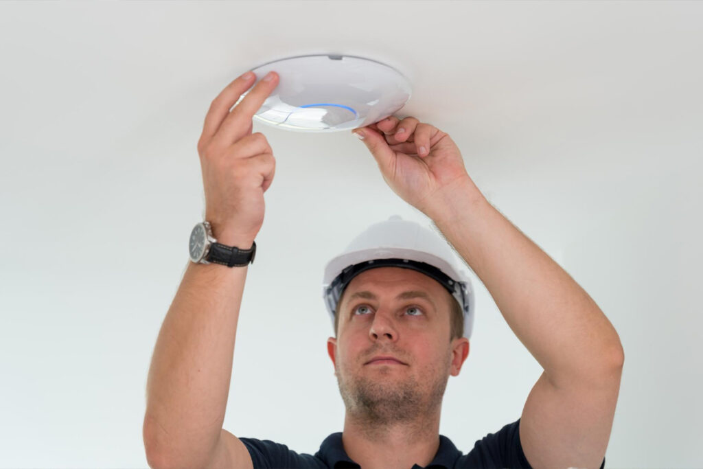 CHOOSE THE RIGHT ELECTRICIAN FOR SMOKE ALARM INSTALLATION